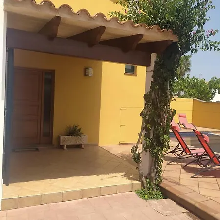 Hotel Casa Familiar Con Piscina, Cerca De La Playa 4*