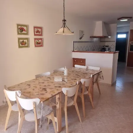 Casa Familiar Con Piscina, Cerca De La Playa 4*