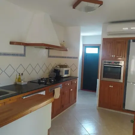 Casa Familiar Con Piscina, Cerca De La Playa Hotel 4*