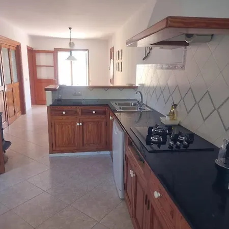Szálloda Casa Familiar Con Piscina, Cerca De La Playa