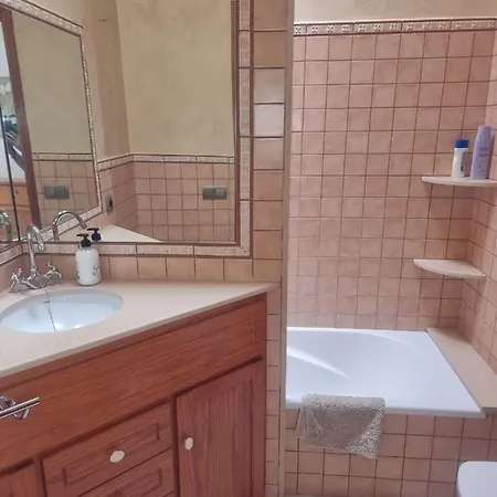 Casa Familiar Con Piscina, Cerca De La Playa 4*