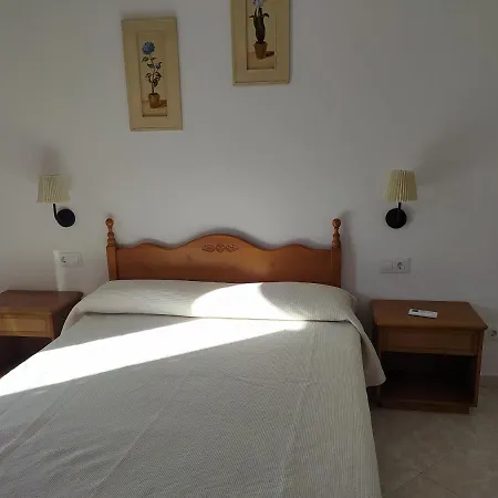 Szálloda Casa Familiar Con Piscina, Cerca De La Playa 4*